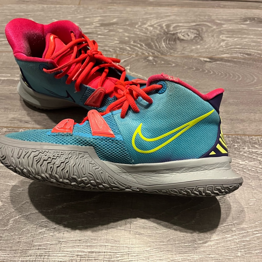 Nike Kyrie 7 Basketball (or Volleyball) shoes